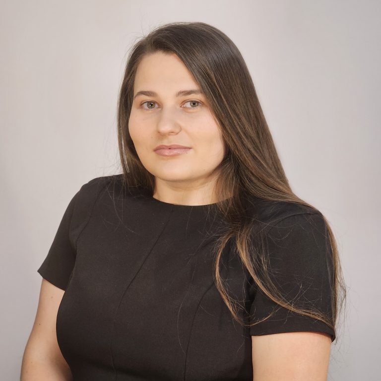 Echipa. Avocat stagiar - Cozma Viorica